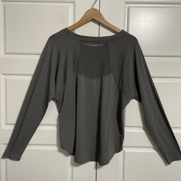Athleta Mesh Back T-Shirt Women's M Gray Long Sleeve Activewear Yoga Running Top - Picture 6 of 8